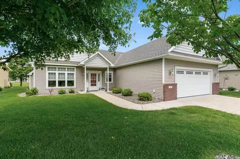 33 Waterford Ln, Waite Park, MN 56387