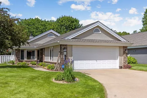 5725 Heather Ridge Dr, Shoreview, MN 55126