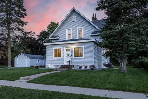 118 2nd St SW, New Prague, MN 56071