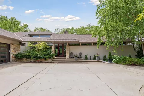 18002 Bearpath Trl, Eden Prairie, MN 55347