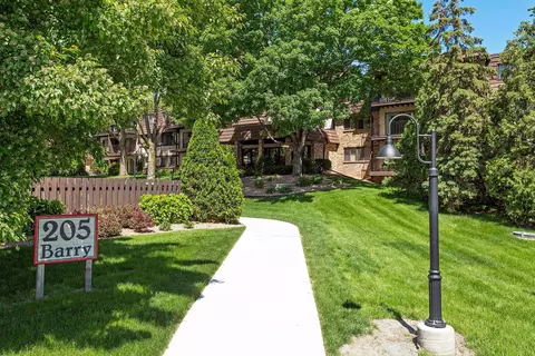 205 Barry Ave S #217, Wayzata, MN 55391