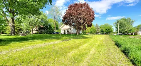 294 S Maple Ave, Le Center, MN 56057