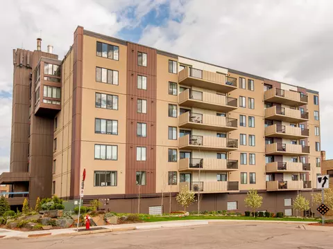 2800 W 44th St #503, Minneapolis, MN 55410