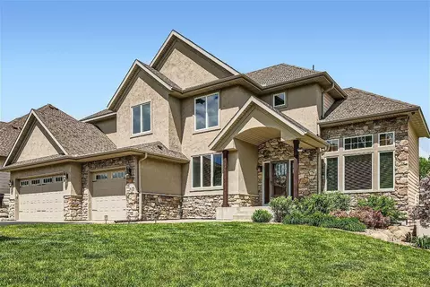 8064 Vagabond Ln N, Maple Grove, MN 55311