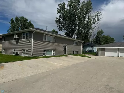 1006 18 12 St S, Moorhead, MN 56560