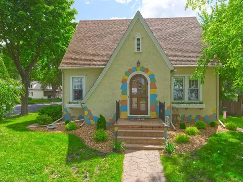 441 1st St N, Winsted, MN 55395