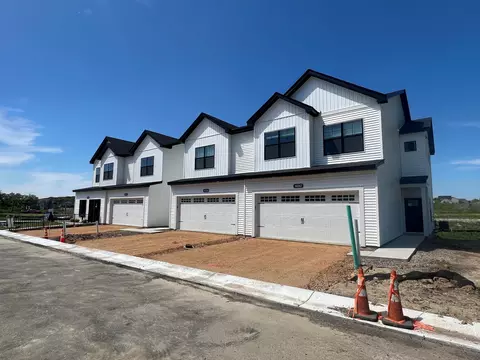 10284 Birchwood Cir, Chaska, MN 55318