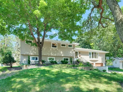 8409 York Ave S, Bloomington, MN 55431