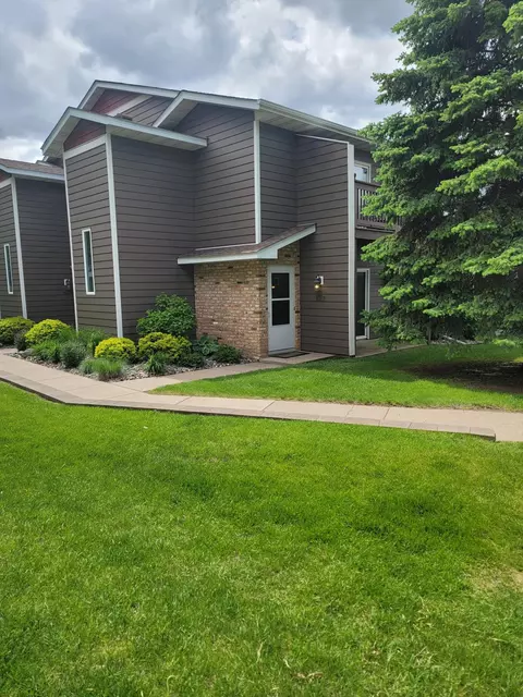 4512 Cinnamon Ridge Trl #A, Eagan, MN 55122 photo 2