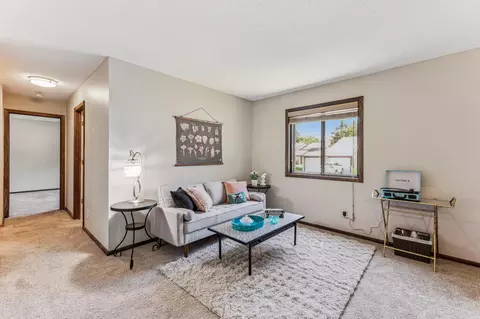 7230 Vista Ct, Eden Prairie, MN 55346