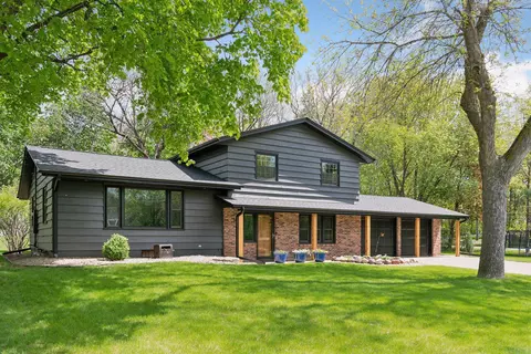 6110 Northwood Rdg, Bloomington, MN 55438