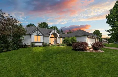 2955 Jordan Ct, Woodbury, MN 55125