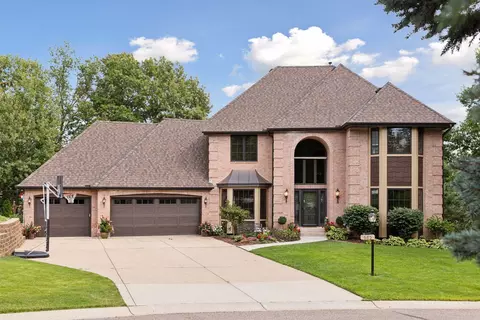 685 Valley View Ct, Shoreview, MN 55126