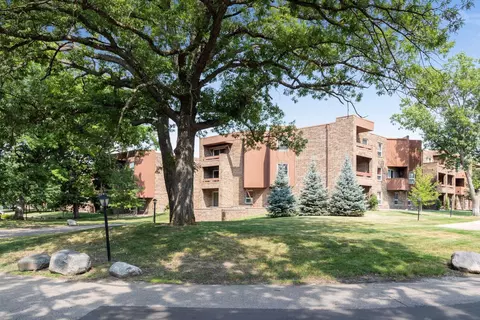 2250 Midland Grove Rd #201, Roseville, MN 55113