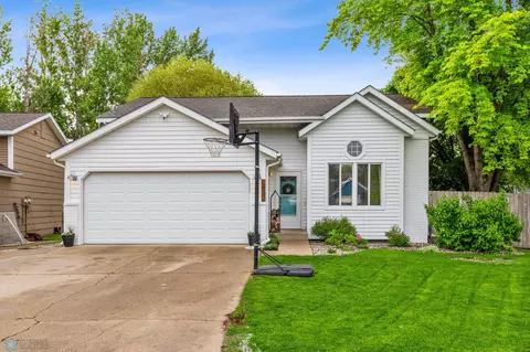 5334 18th St S, Fargo, ND 58104