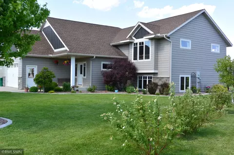 218 Edgewood Dr S, Glencoe, MN 55336 photo 2