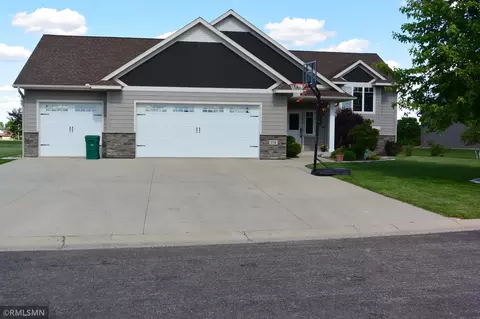 218 Edgewood Dr S, Glencoe, MN 55336