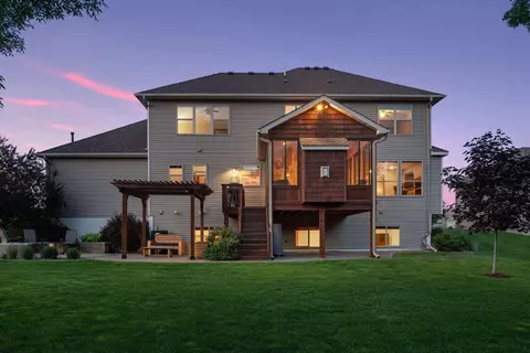 1552 Sparrow Rd, Waconia, MN 55387