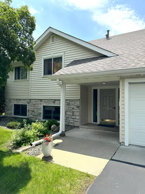 14445 Fairway Dr, Eden Prairie, MN 55344