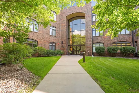 5555 Dewey Hill Rd #303, Edina, MN 55439