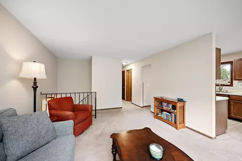 1733 Nokia Way, Eagan, MN 55122 photo 3