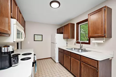 1733 Nokia Way, Eagan, MN 55122 photo 7