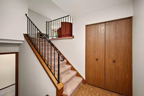 1733 Nokia Way, Eagan, MN 55122 photo 2