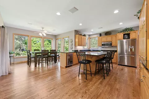4953 Sycamore Dr, Eagan, MN 55123 photo 4