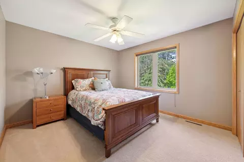 4953 Sycamore Dr, Eagan, MN 55123 photo 15