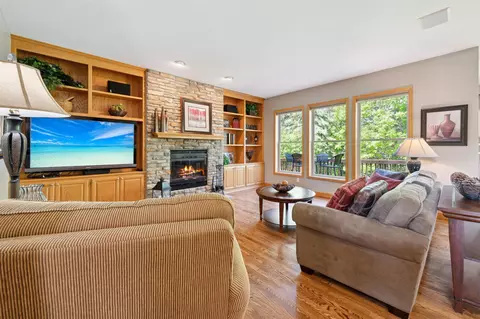 4953 Sycamore Dr, Eagan, MN 55123 photo 6