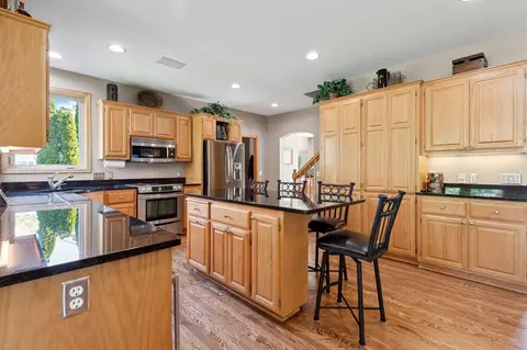 4953 Sycamore Dr, Eagan, MN 55123 photo 2
