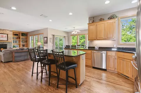 4953 Sycamore Dr, Eagan, MN 55123 photo 3