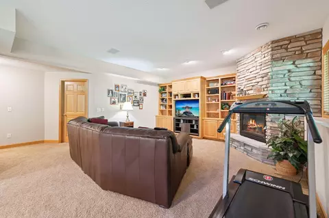 4953 Sycamore Dr, Eagan, MN 55123 photo 19