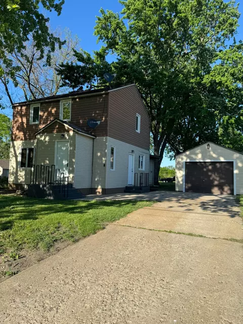 225 Powers Ave N, Alden, MN 56009