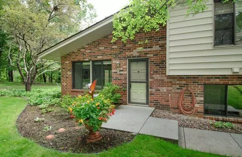 2212 Country Ln, Minnetonka, MN 55305