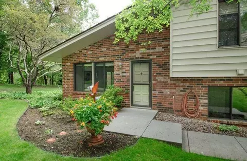 2212 Country Ln, Minnetonka, MN 55305
