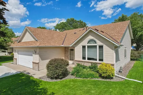 2880 Desoto St, Little Canada, MN 55117