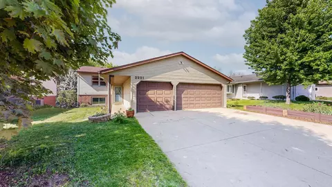2221 52nd St NW, Rochester, MN 55901