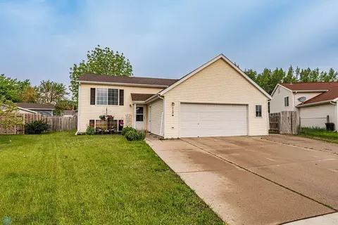 117 Evergreen Cir, West Fargo, ND 58078