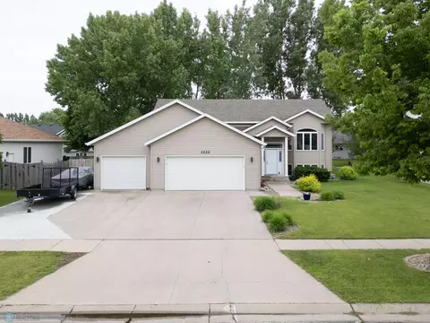 3222 36th Ave S, Fargo, ND 58104