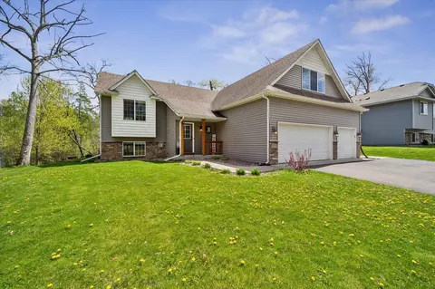 9099 Grove Dr, Chisago City, MN 55013