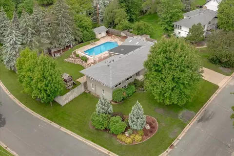 5536 Chantrey Rd, Edina, MN 55436