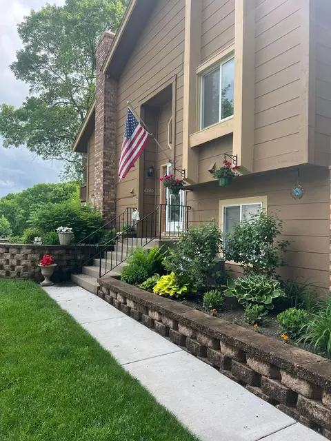 6840 Buckingham Ct, Woodbury, MN 55125