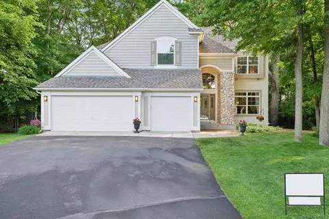 8380 Oak Dr, Victoria, MN 55386