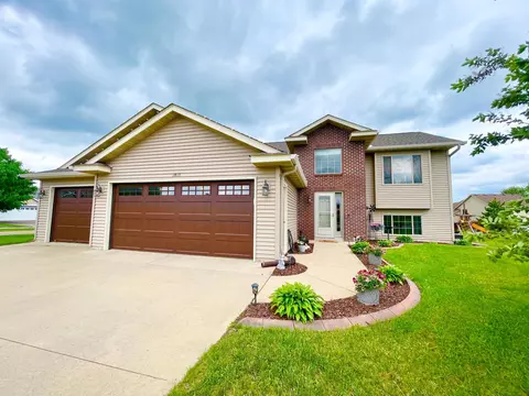 1813 6th St N, Sartell, MN 56377