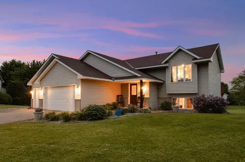 3060 Robertson Ct, Rockford, MN 55373