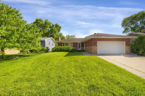 4707 Coffey Ln, Minneapolis, MN 55406