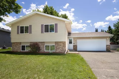 5599 Cedarwood St NE, Prior Lake, MN 55372