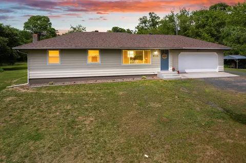 9725 285th Ave NE, North Branch, MN 55056