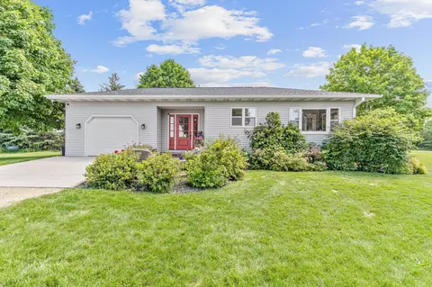 828 Glover Rd, River Falls, WI 54022